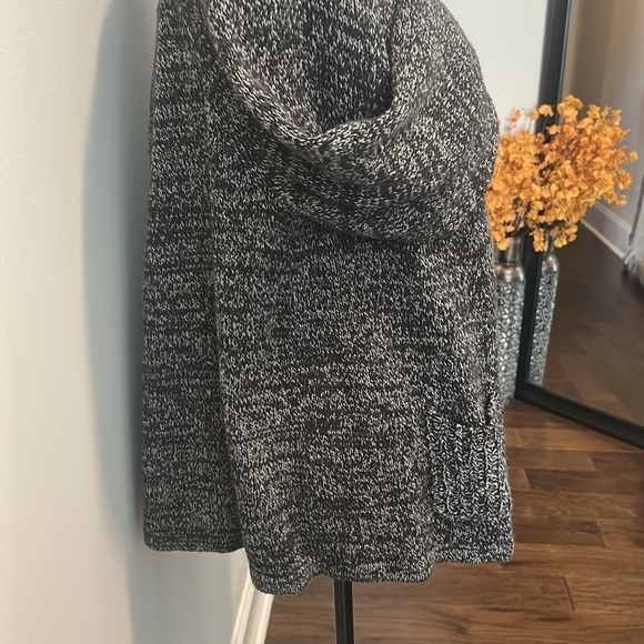 NWOT. Faux turtleneck long sleeve sweater in black and white heathered pattern. - Picture 6 of 11